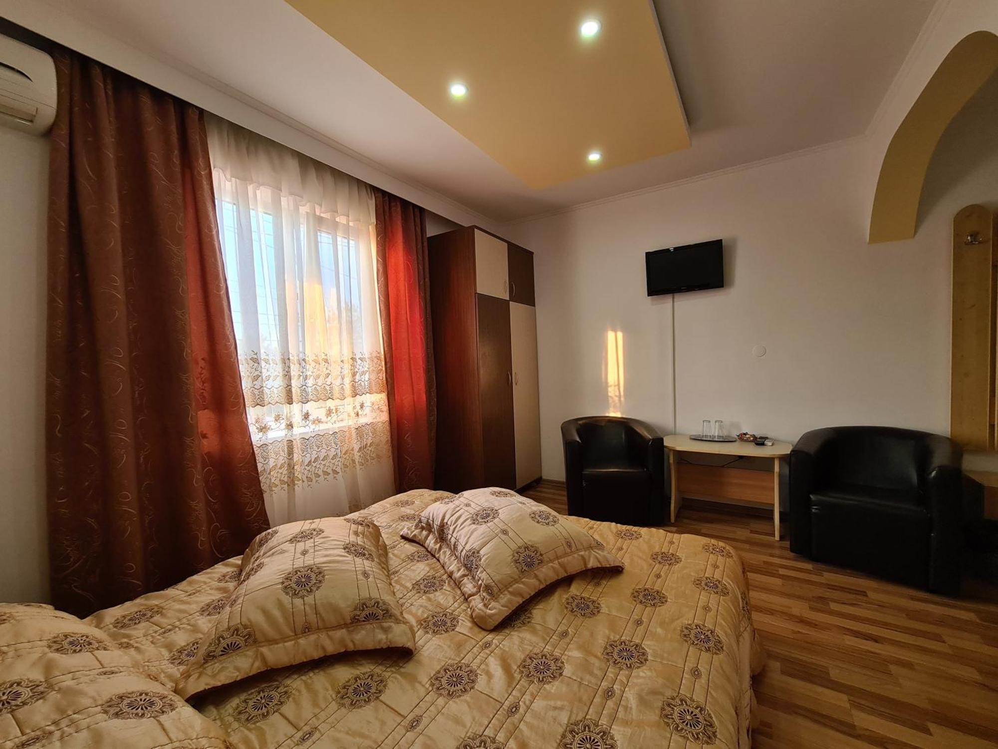 Casa Bianca Hotel Două Mai Екстериор снимка