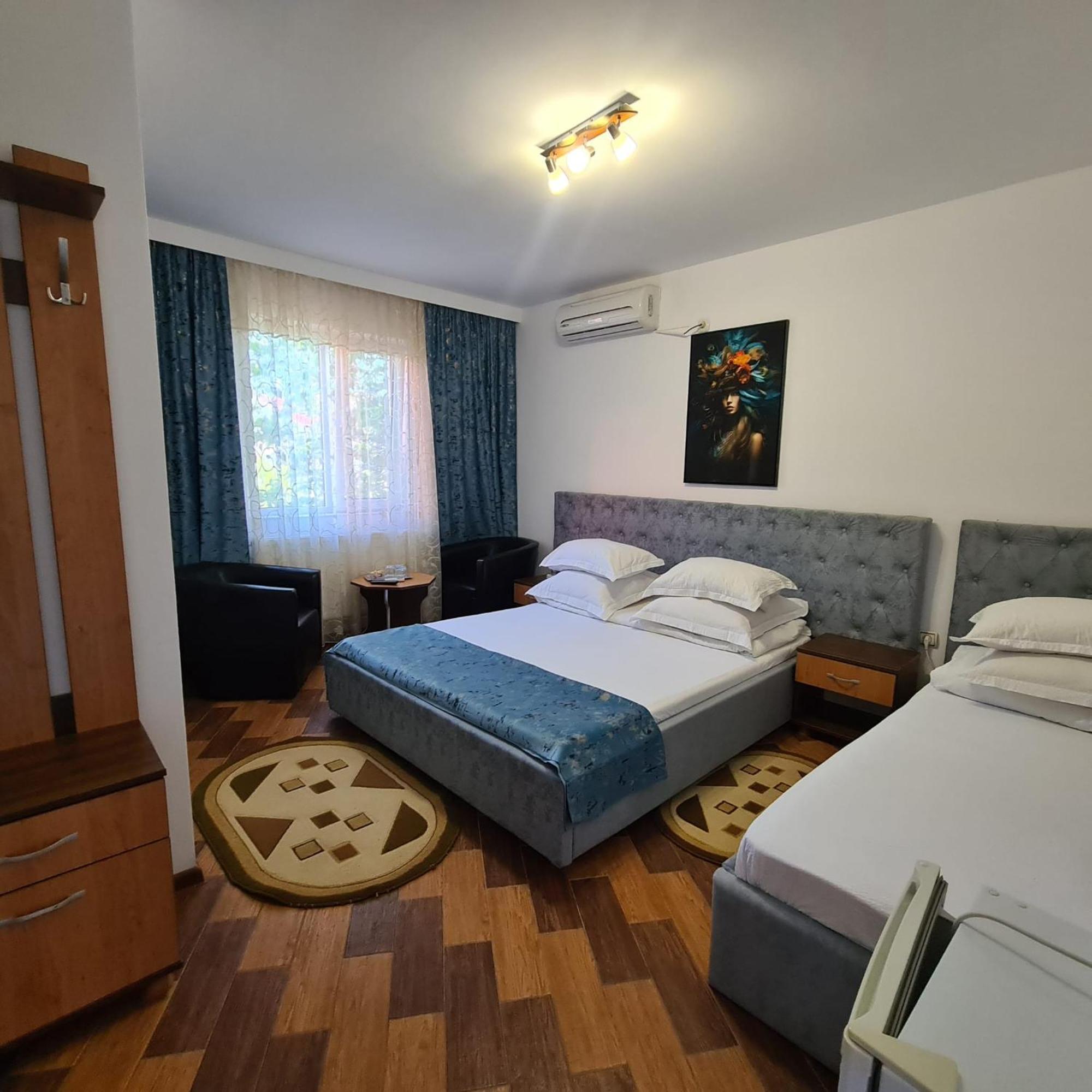 Casa Bianca Hotel Două Mai Екстериор снимка