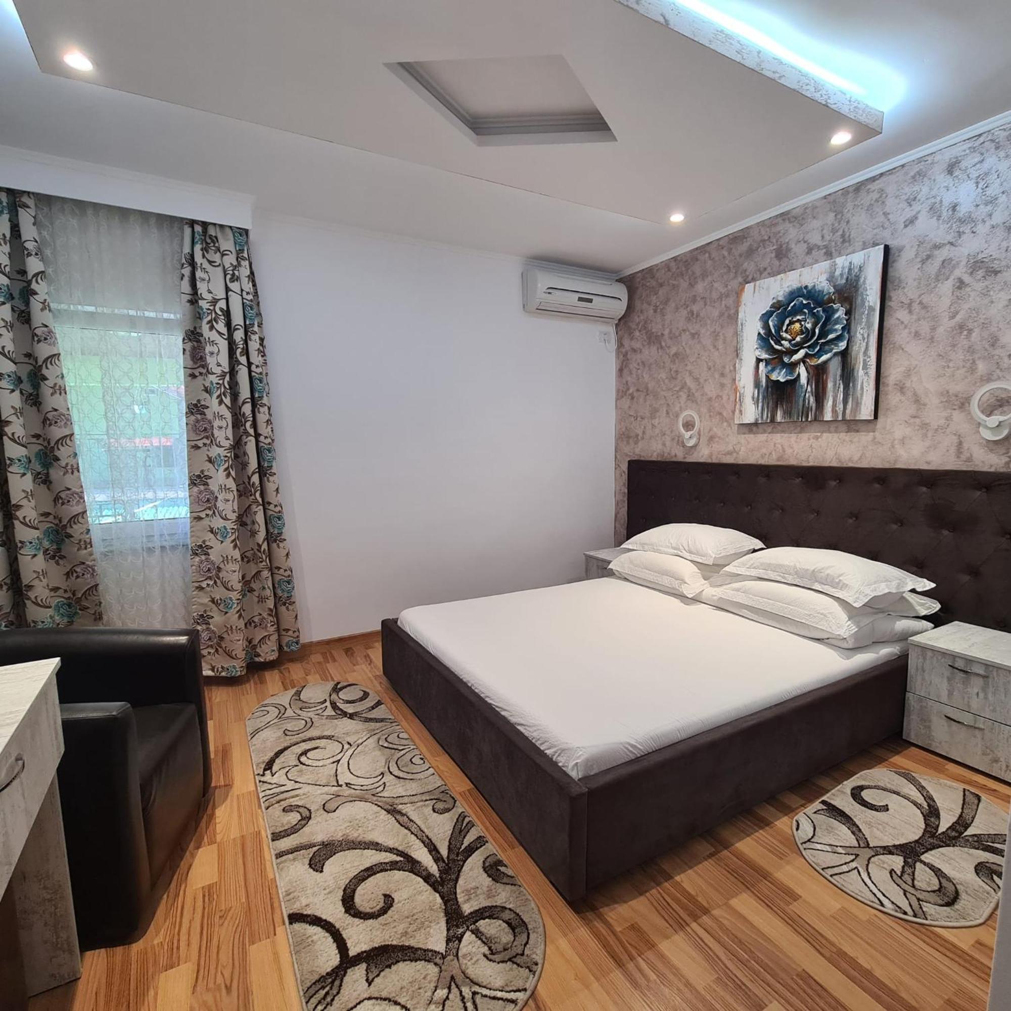 Casa Bianca Hotel Două Mai Екстериор снимка